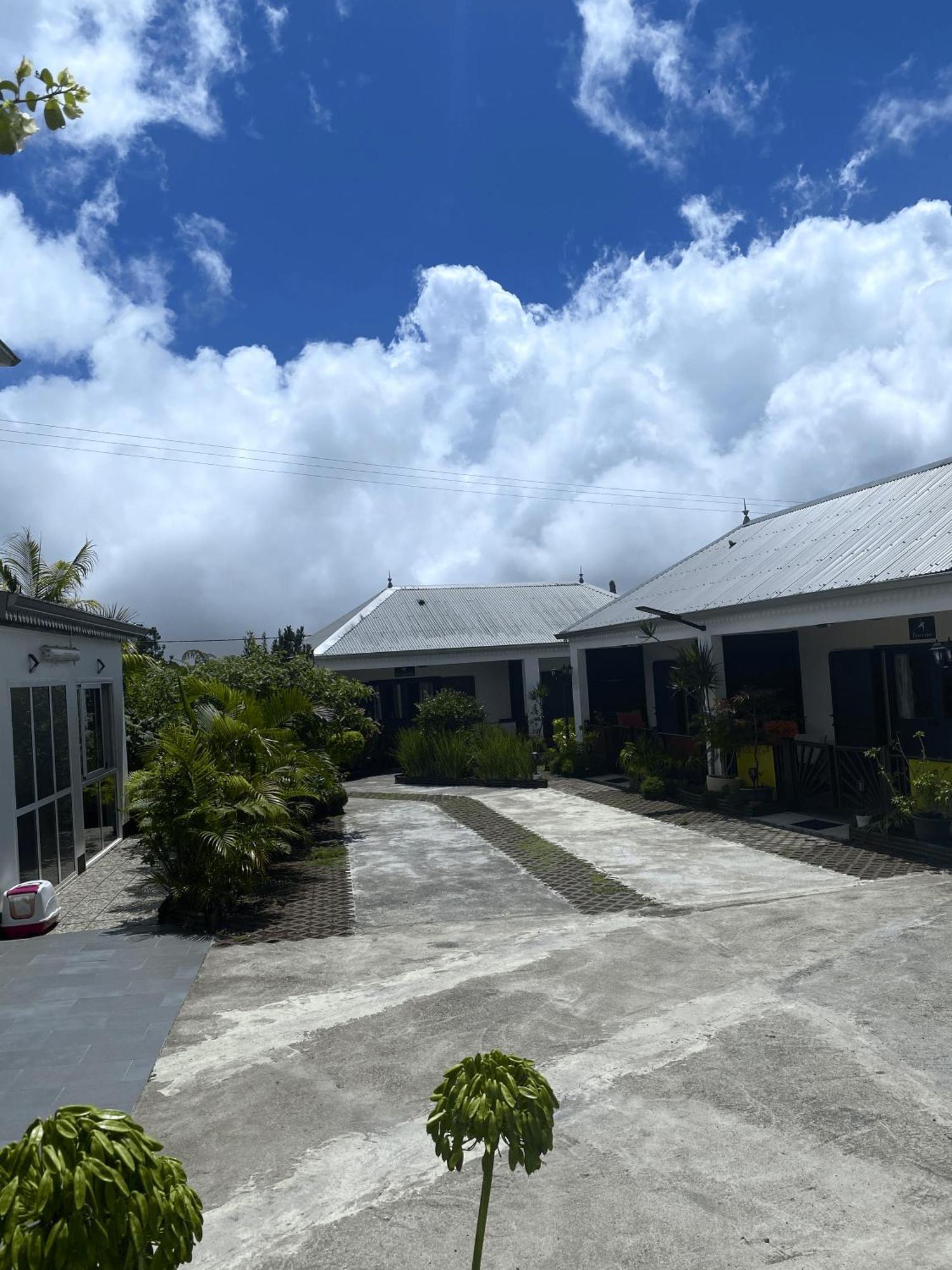 Chambres Et Tables D'Hote Du Voyageur La Plaine-des-Palmistes Exterior foto